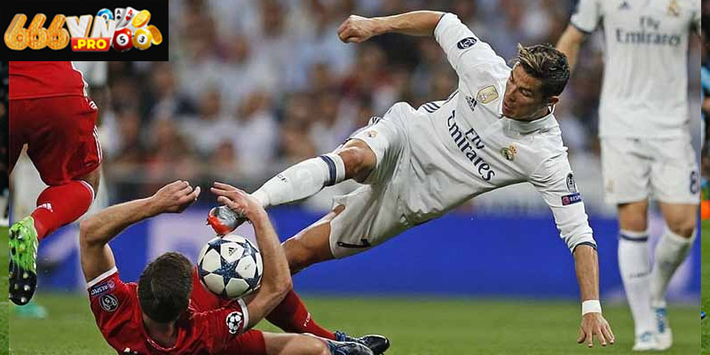 Phạm lỗi là gì và các hình thức xử phạt theo luật bóng đá