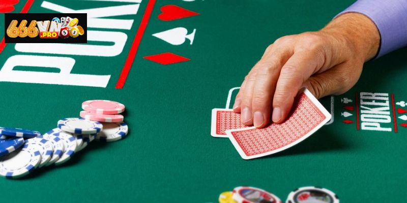 Poker Online 666VN: Chiến Trường Đỉnh Cao Của Chiến Thuật So sánh Poker online và Poker truyền thống về cách chơi và chiến thuật