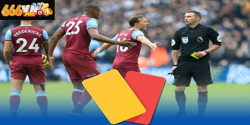 Thẻ đỏ là gì và ảnh hưởng thế nào đến cục diện trận đấu