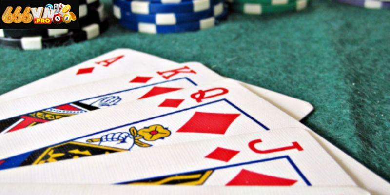 So sánh Tiến Lên online và truyền thống có gì khác biệt